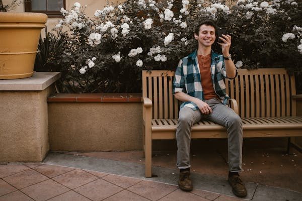 Les top 10 bancs extérieurs pour embellir votre lieu public